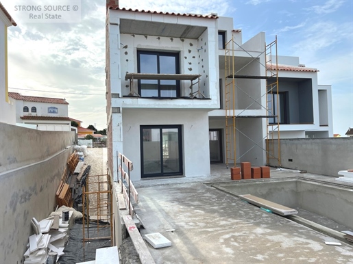 Excellent 4-bedroom villa in Ericeira, just a few minutes' walk from the sea and the beach.