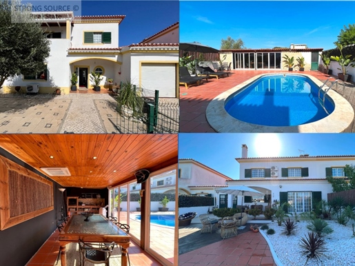 Semi-Detached 4-bedroom villa, with excellent areas, in a quiet area, near the town of Azeitão, clos