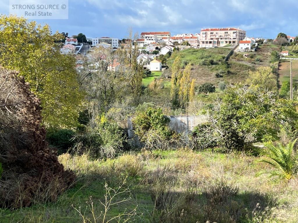 Plot of land with architectural plans for a condominium of 4 villas with garden and communal pool an