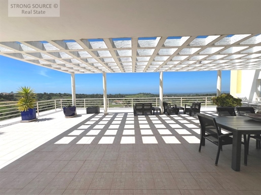3 bedroom penthouse flat in Sesimbra, with stunning sea views, private terrace of 136 m2, garden and