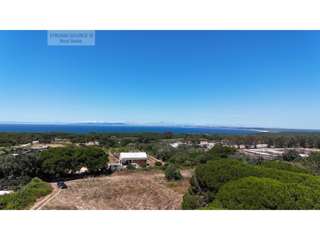Agricultural land for sale in Azóia, Sesimbra, with 15,600.00 m2, 5 minutes from Foz beach, flat, ne