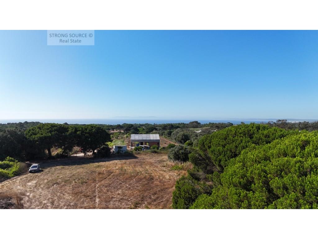 Agricultural land for sale in Azóia, Sesimbra, with 15,600.00 m2, 5 minutes from Foz beach, flat, ne