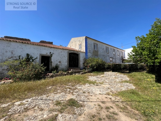 Property with 20 ha in Ericeira, close to the beach of Ribeira D'Ilhas, with an urban part with old
