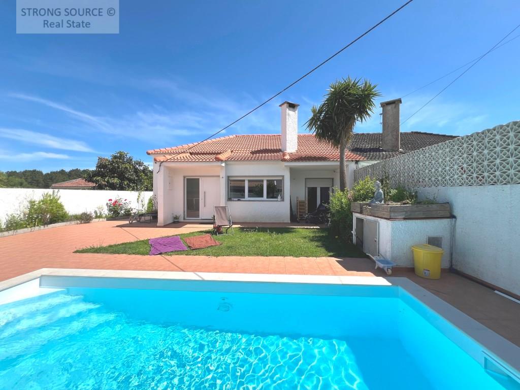 Ground-Floor 3-bedroom villa with annexe/garage, garden and swimming pool, less than 10 minutes from