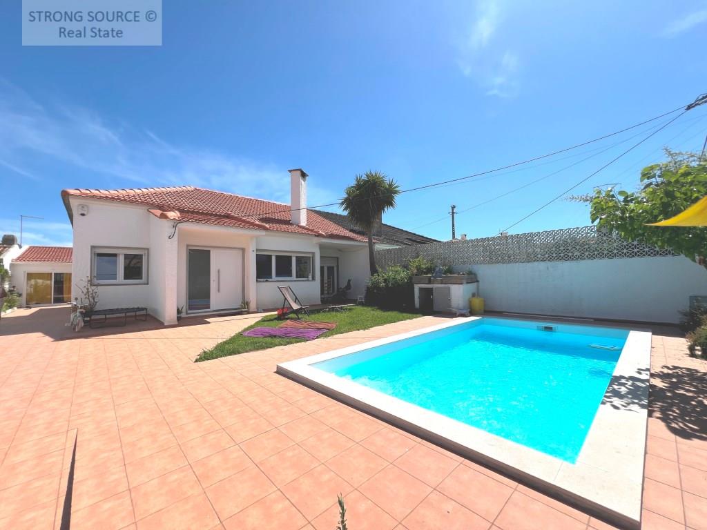 Ground-Floor 3-bedroom villa with annexe/garage, garden and swimming pool, less than 10 minutes from