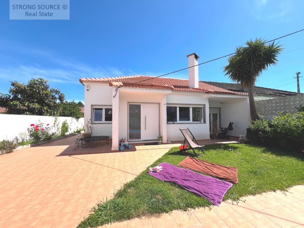 Ground-Floor 3-bedroom villa with annexe/garage, garden and swimming pool, less than 10 minutes from