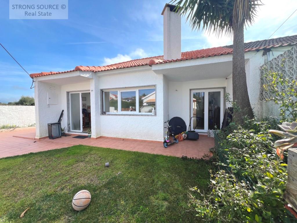 Ground-Floor 3-bedroom villa with annexe/garage, garden and swimming pool, less than 10 minutes from