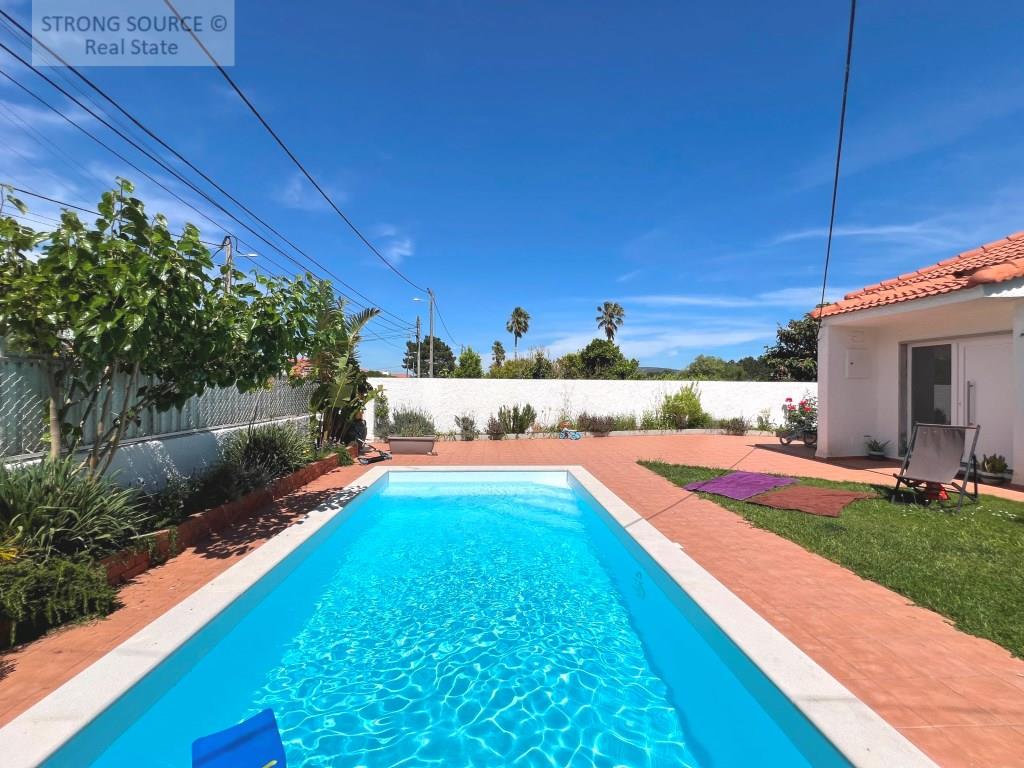 Ground-Floor 3-bedroom villa with annexe/garage, garden and swimming pool, less than 10 minutes from