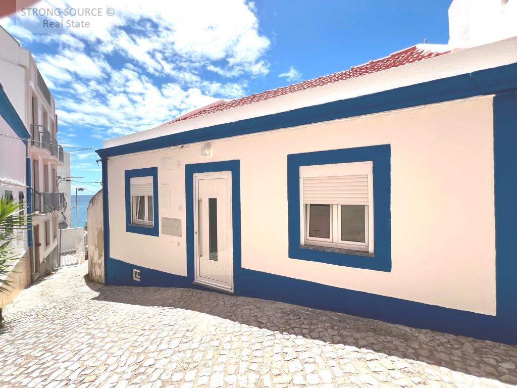 Moradia V2, totalmente renovada, a 2 minutos, a pé, da praia e 5 minutos do centro e do mercado.