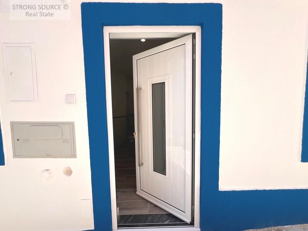 Moradia V2, totalmente renovada, a 2 minutos, a pé, da praia e 5 minutos do centro e do mercado.