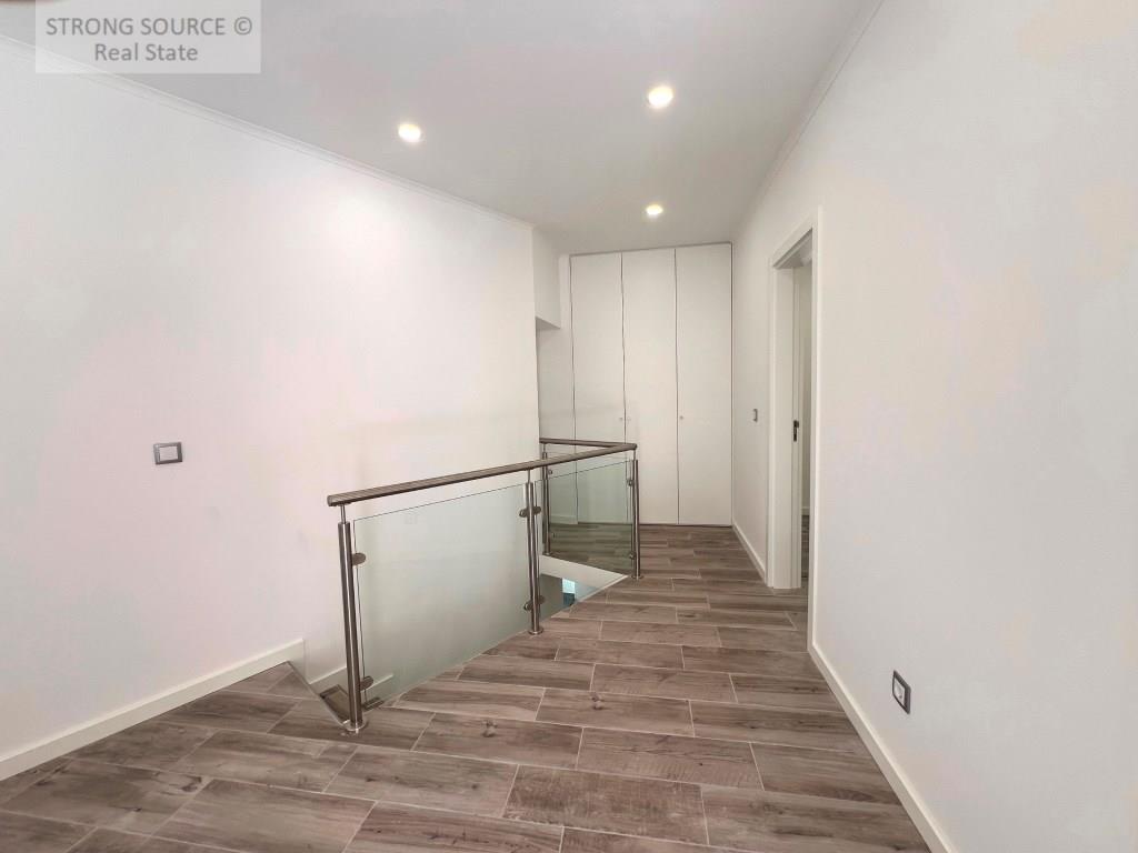 Moradia V2, totalmente renovada, a 2 minutos, a pé, da praia e 5 minutos do centro e do mercado.