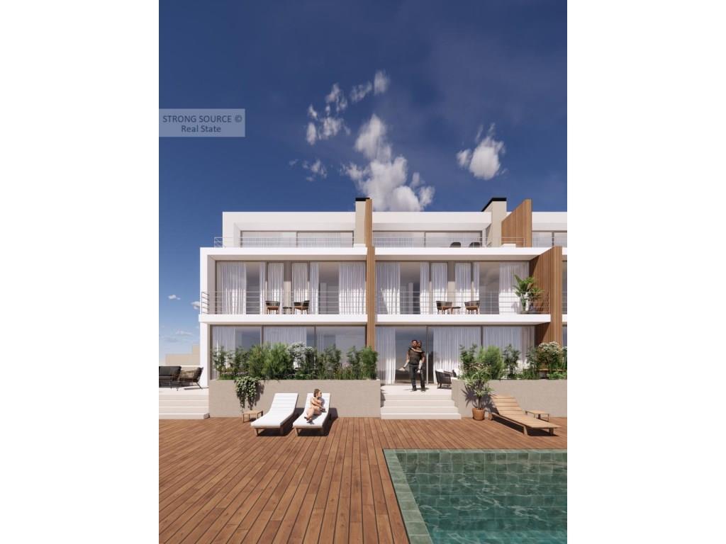 Condominium with 9 three-bedroom duplex apartments facing the sea and very close to the beaches, in
