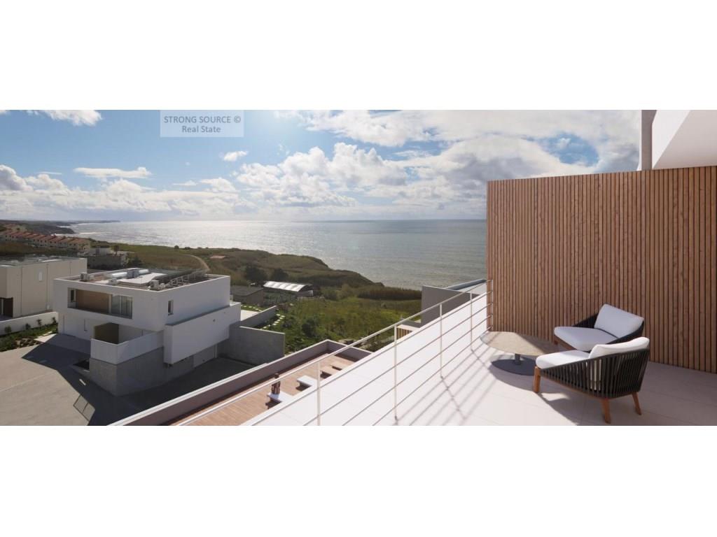 Condominium with 9 three-bedroom duplex apartments facing the sea and very close to the beaches, in