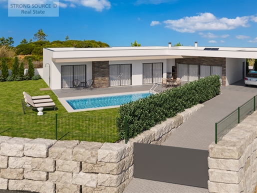 Excellente villa de 3 chambres sur un terrain de 823 m2, située à Boavista, entre Foz do Arelho (5,1