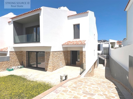 Excellent 4-bedroom villa in Ericeira, just a few minutes' walk from the sea and the beach.