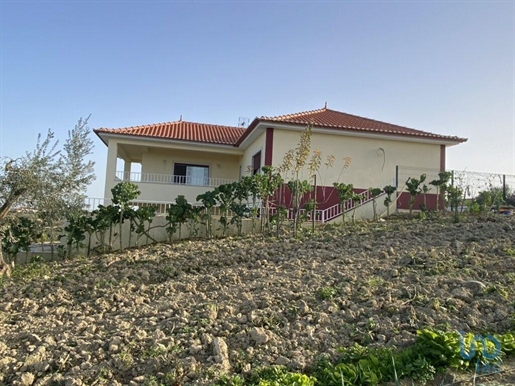Home / Villa with 3 Rooms in Santarém with 285,00 m²