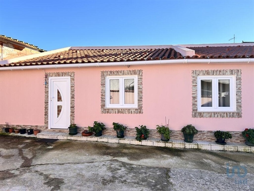 Home / Villa with 5 Rooms in Santarém with 157,00 m²