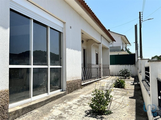 Maison de village T2 à Santarém de 135,00 m²