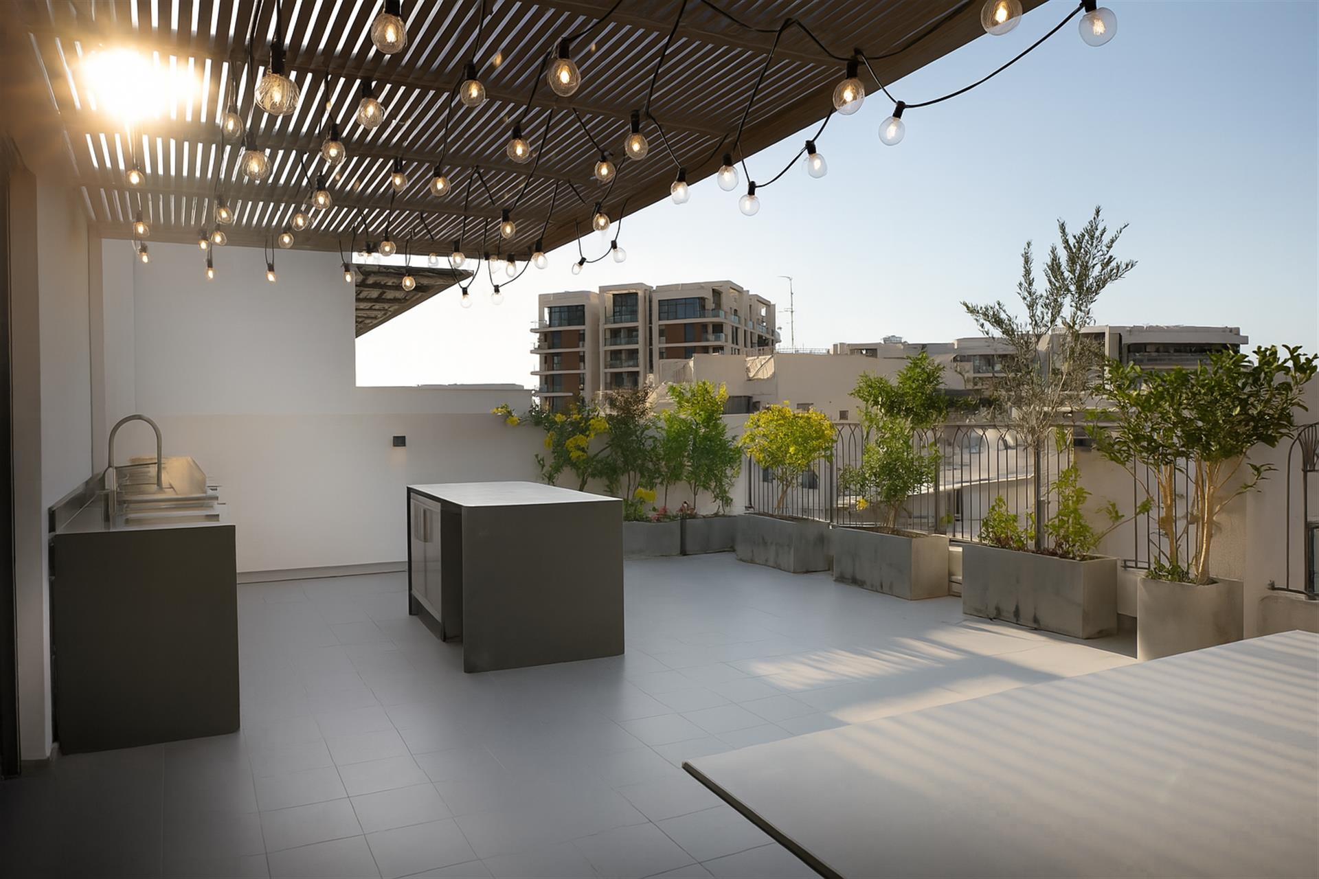 4-Room Duplex Penthouse On Merkaz Ba'alei Hamelacha Tel Aviv