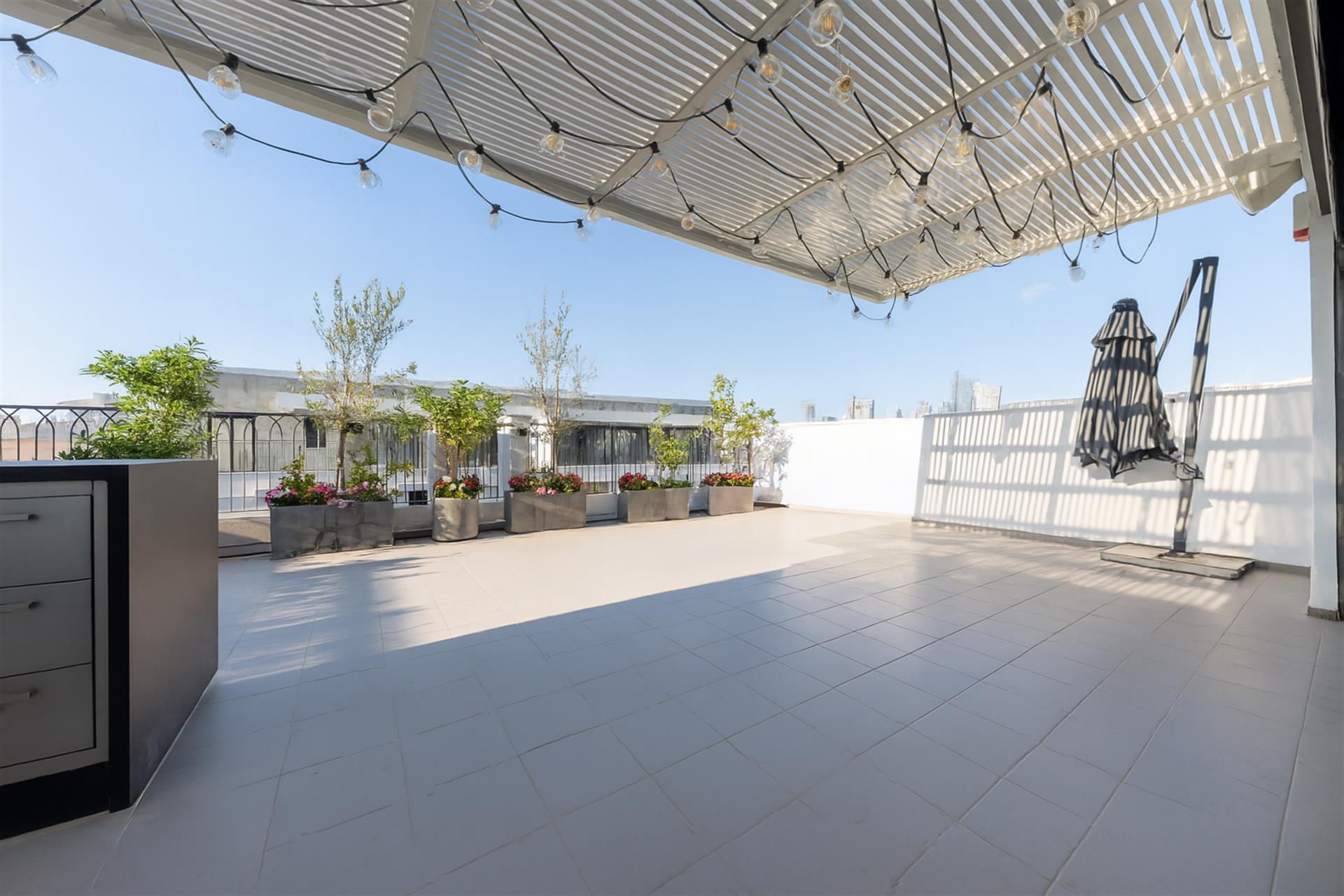 4-Room Duplex Penthouse On Merkaz Ba'alei Hamelacha Tel Aviv