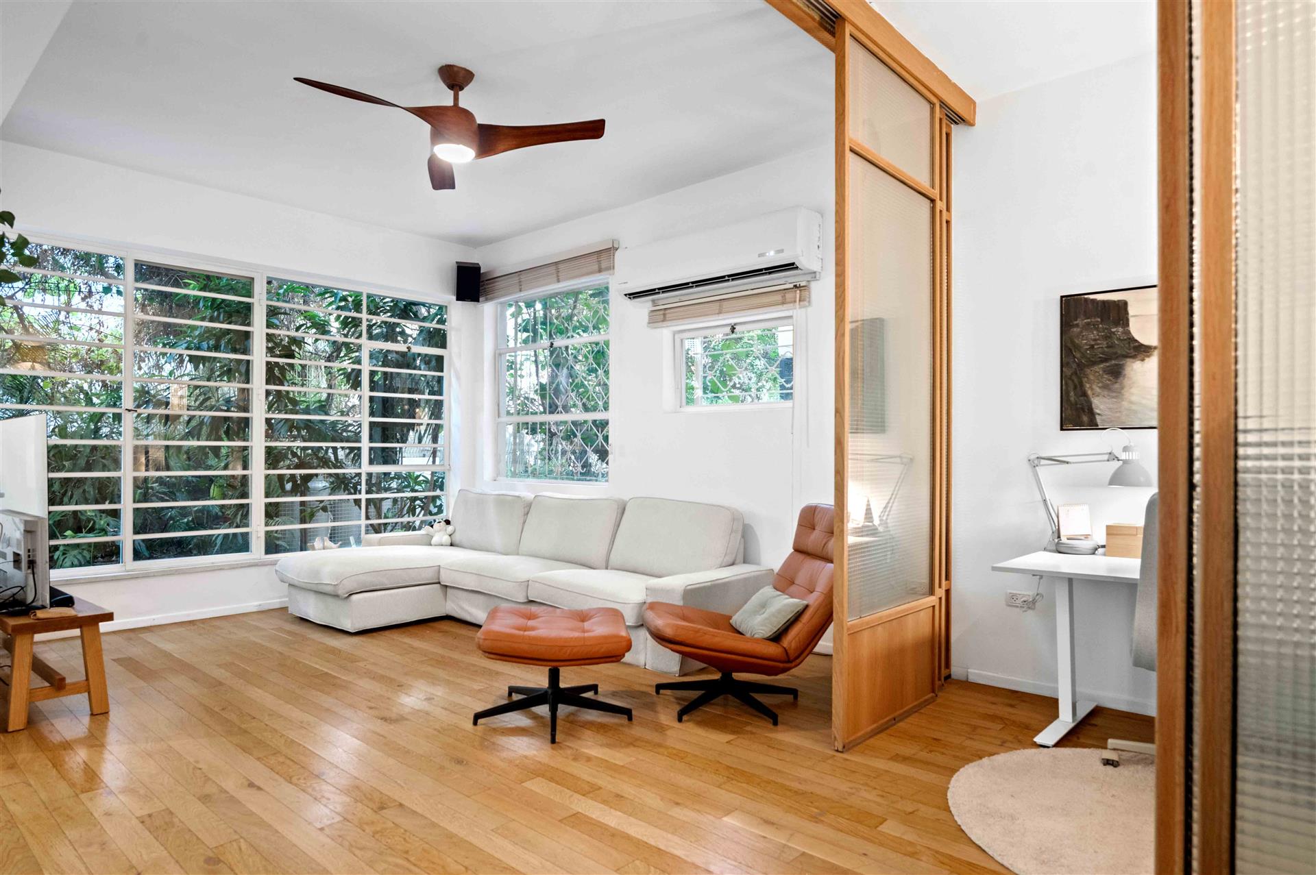 5-Room Apartment, 150 sqm on a Single Level on Rothschild Boulevard, Tel Aviv