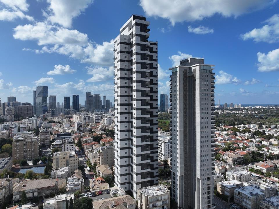 4-Room Apartment for Sale In the Sought-After Hagefen Tower In Ramat Gan, Tel Aviv district