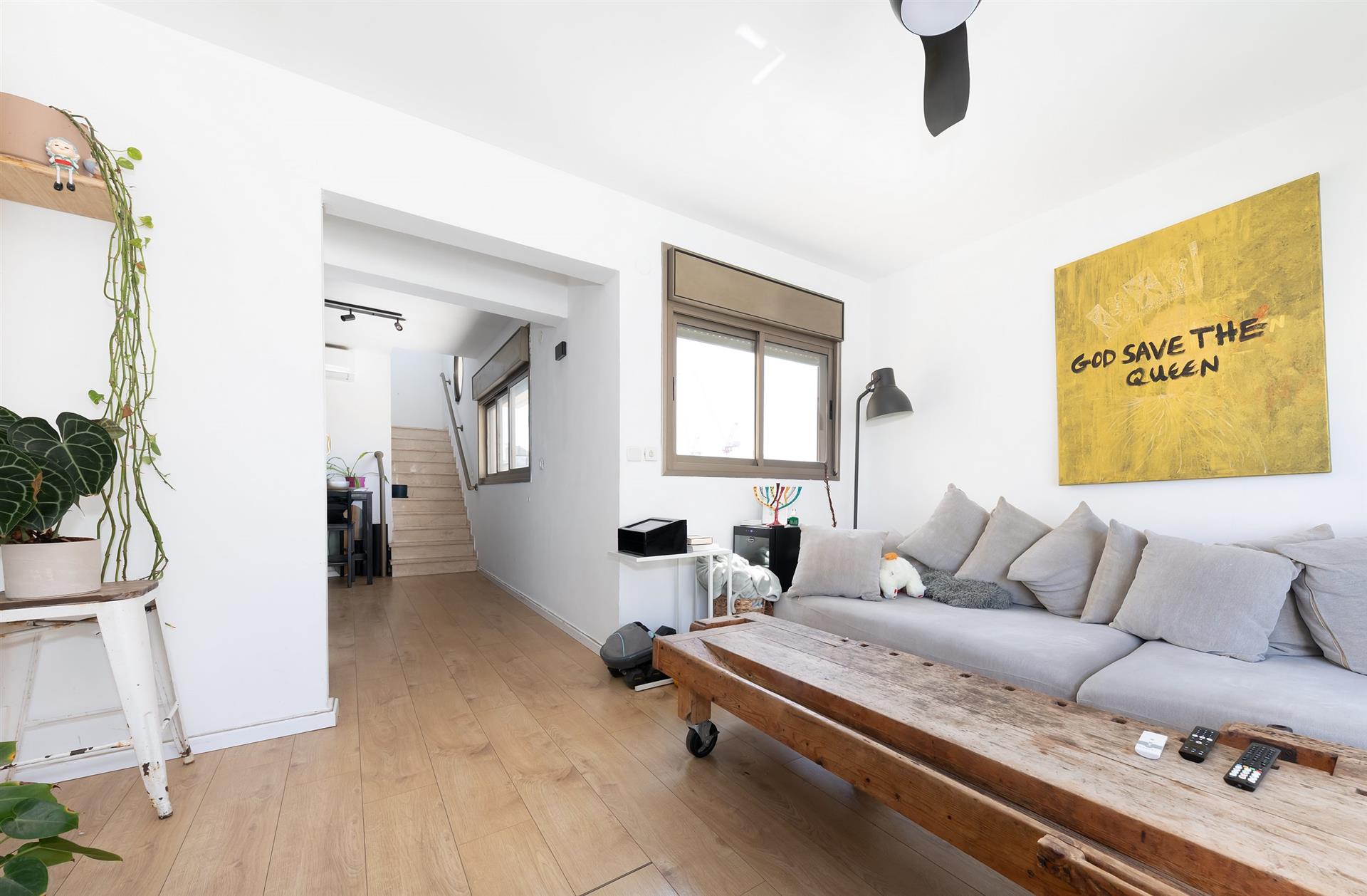 3-Room Duplex for Sale in Florentin Neighborhood Tel Aviv-Yafo
