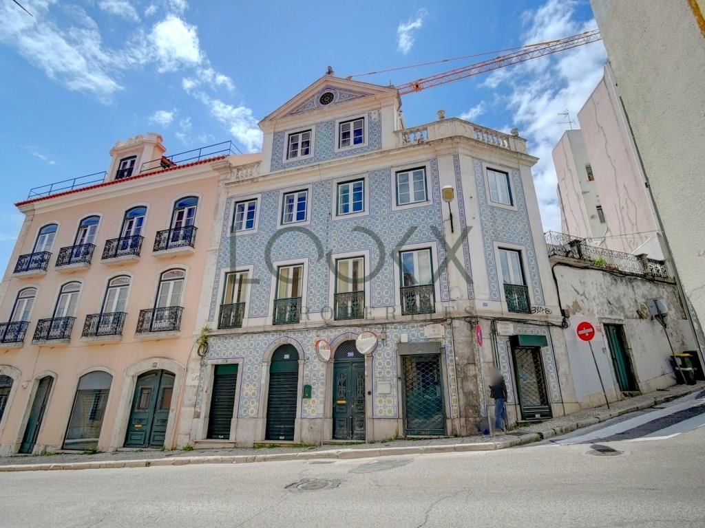 Apartamento Duplex T7, situado na Rua de São Bento