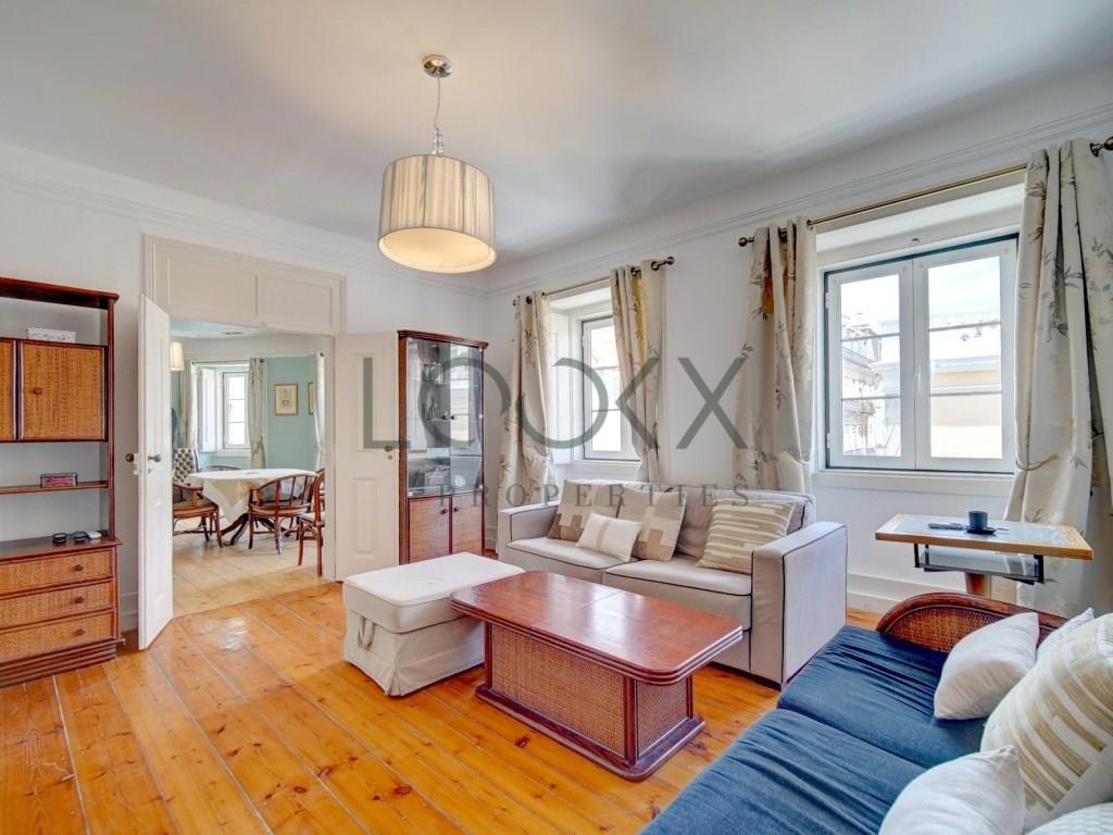 Apartamento Duplex T7, situado na Rua de São Bento
