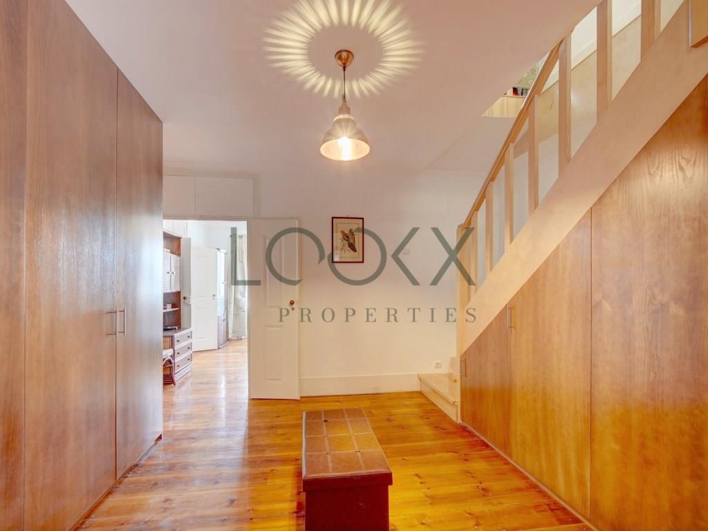 Apartamento Duplex T7, situado na Rua de São Bento