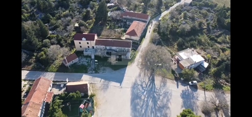 House with estate in the quiet village of Bogomolje on island ofHvar