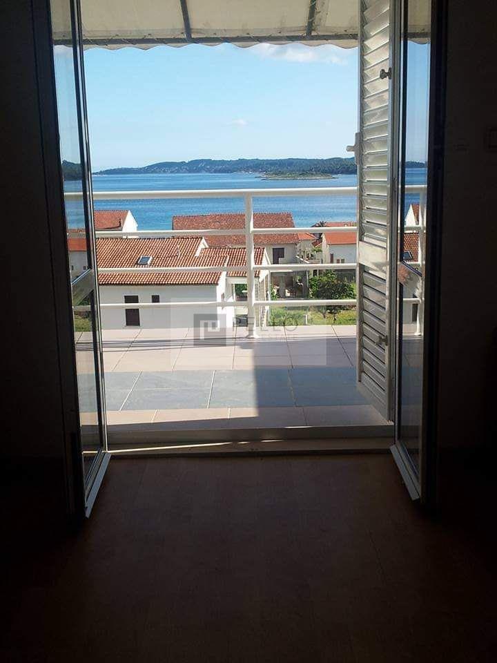 A house with a fabulous view of the sea and Korčula...