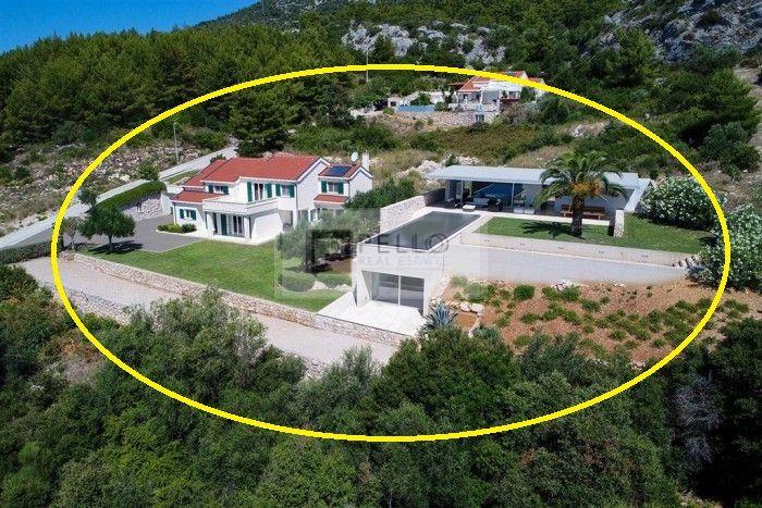 Luxury villa with pool and sea view