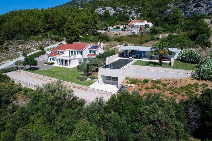 Luxury villa with pool and sea view