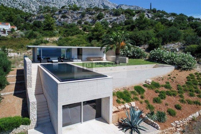 Luxury villa with pool and sea view