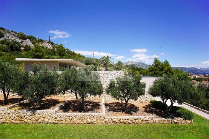 Luxury villa with pool and sea view