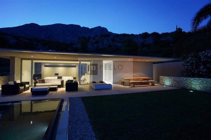 Luxury villa with pool and sea view