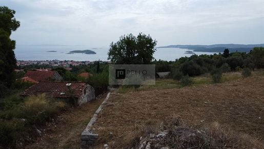 Secluded house with a panoramic view (for renovation)