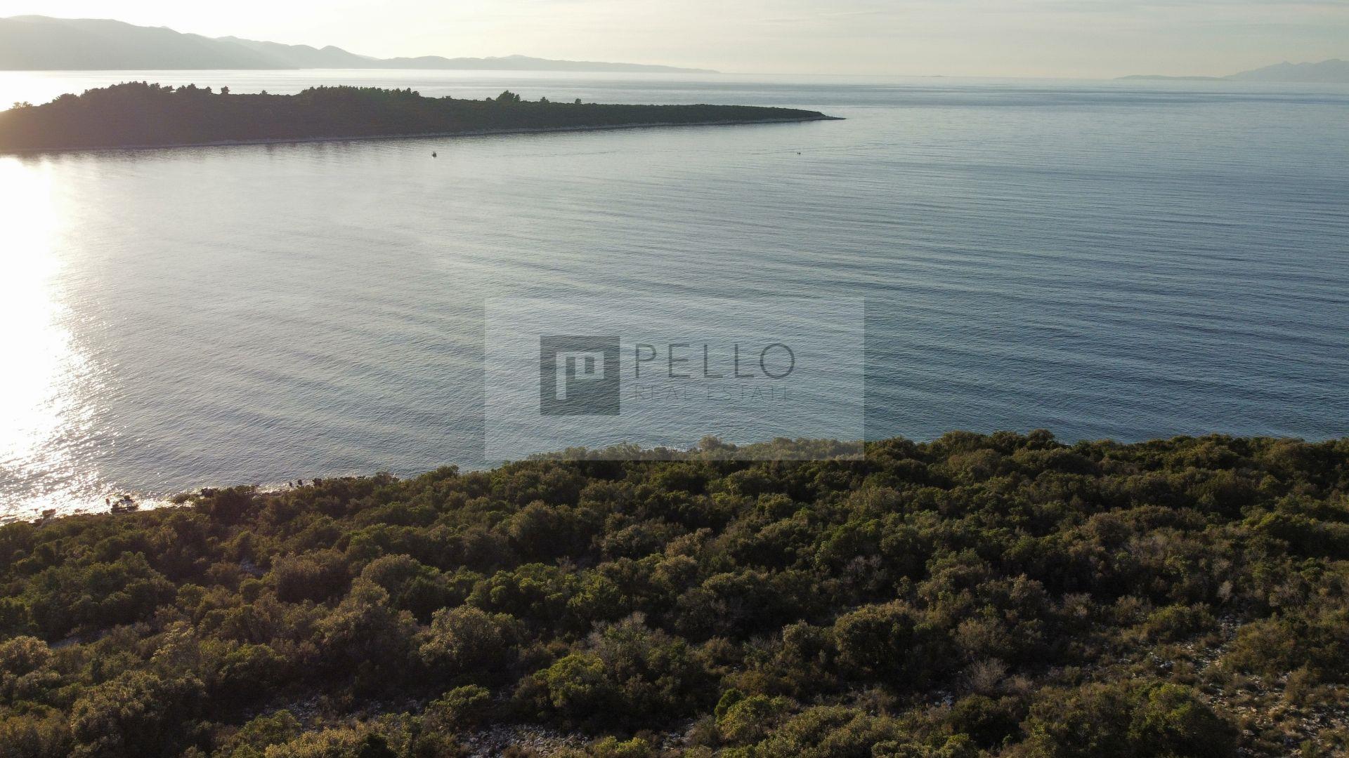 Building plot first row to the sea