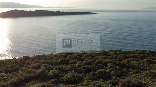 Building plot first row to the sea