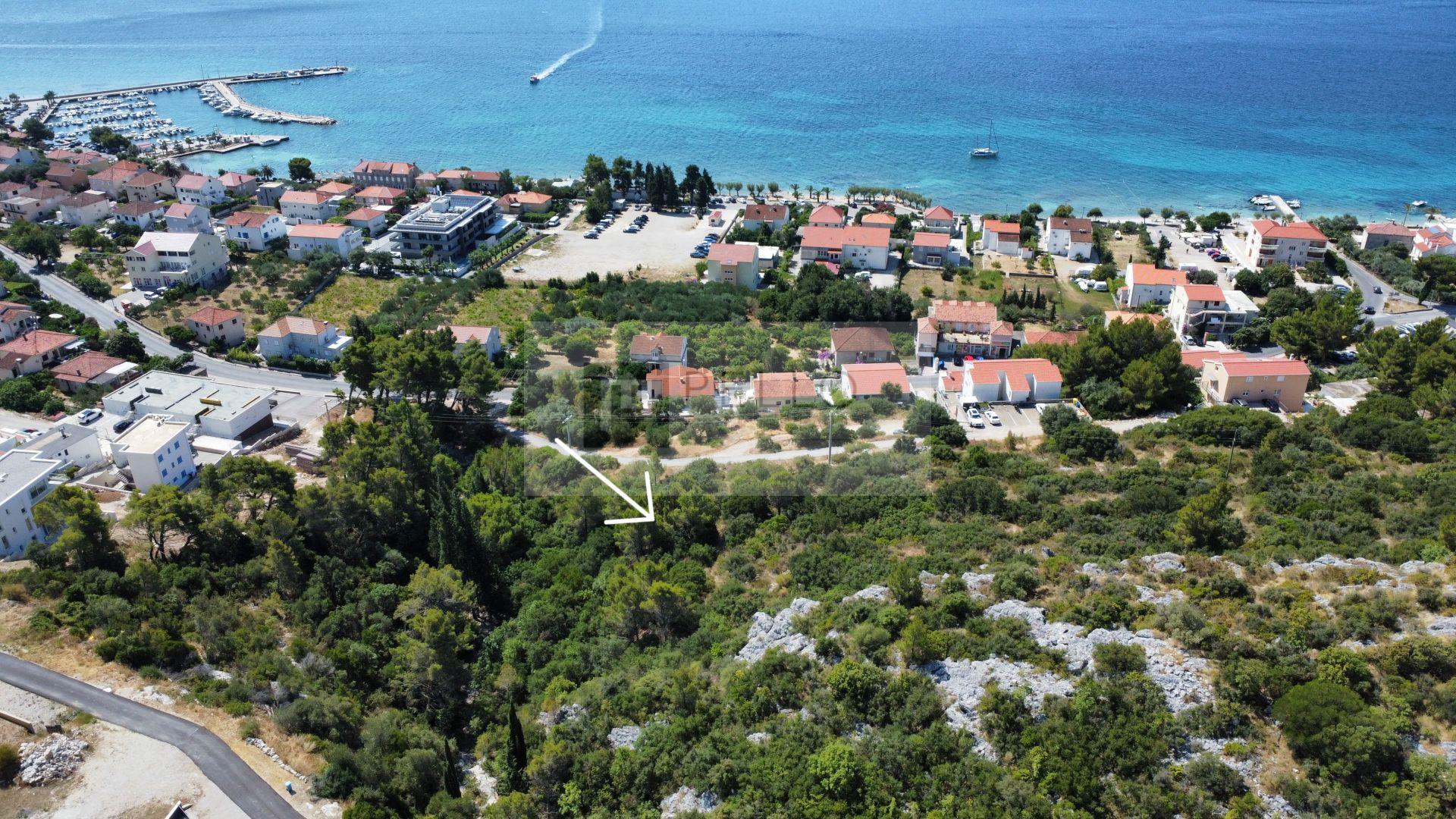 A plot with a stunning sea view (ideal for building villas, houses, duplexes...). Attractive locatio