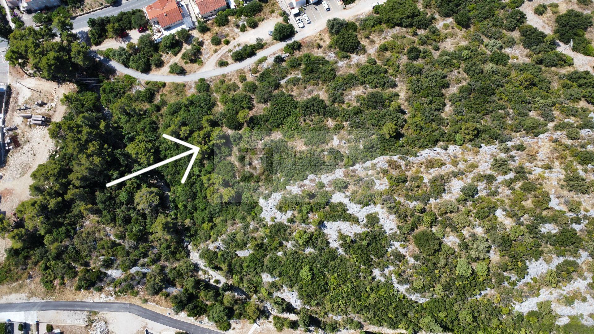 A plot with a stunning sea view (ideal for building villas, houses, duplexes...). Attractive locatio