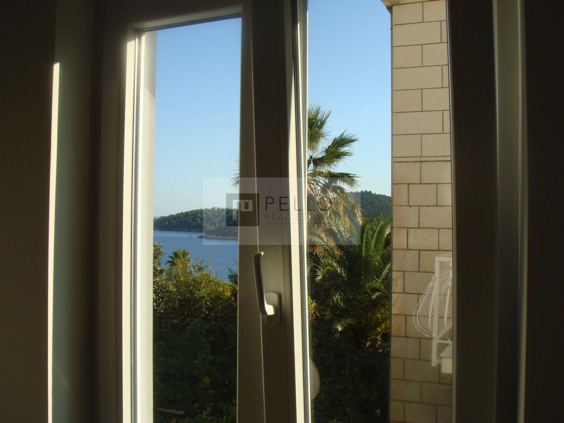 Three-Room apartment in Dubrovnik (view of the Old Town and the walls)