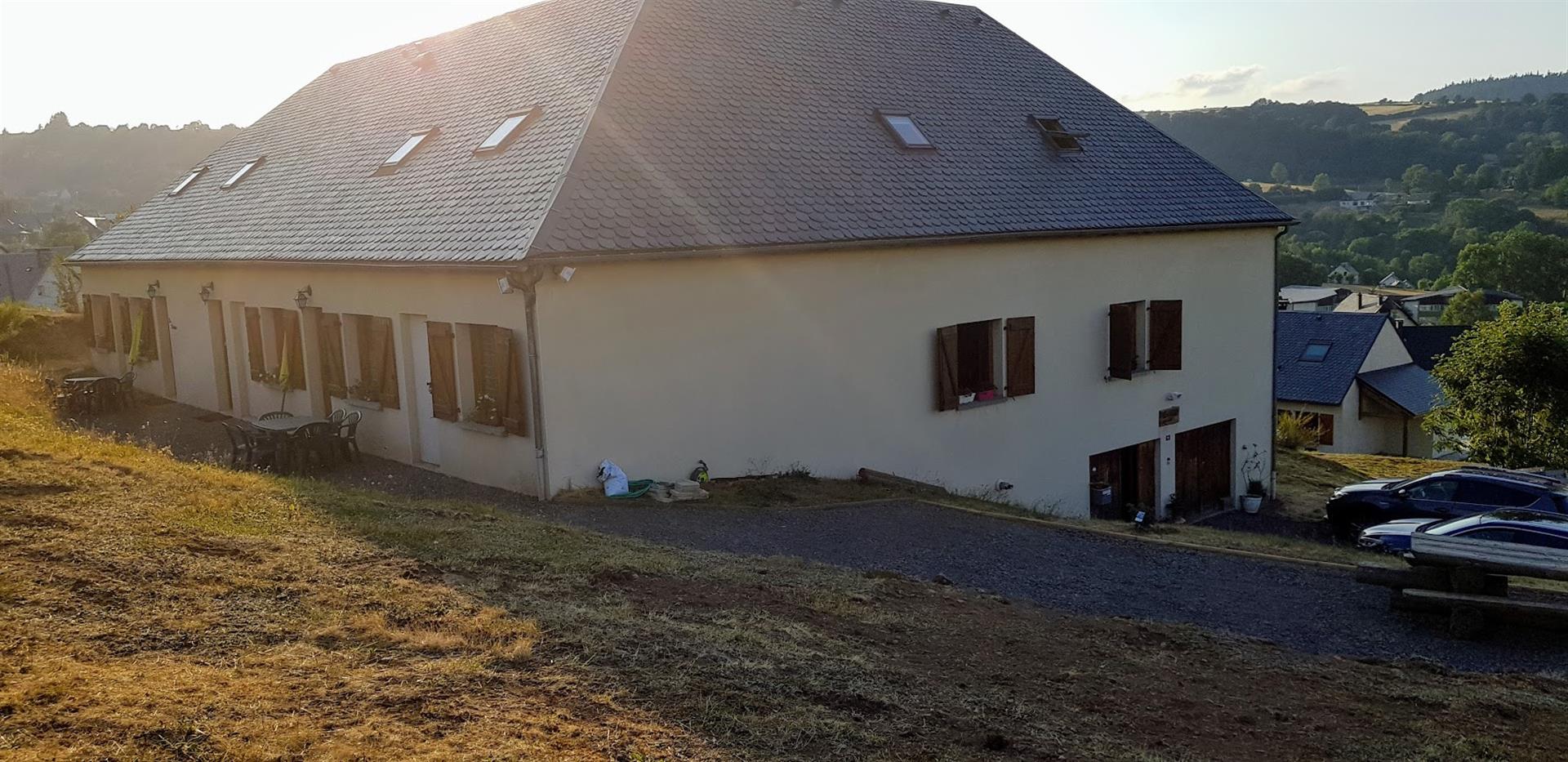 Magnífica casa de huéspedes con 2 apartamentos en la zona residencial de Besse en Chandesse/Sancy