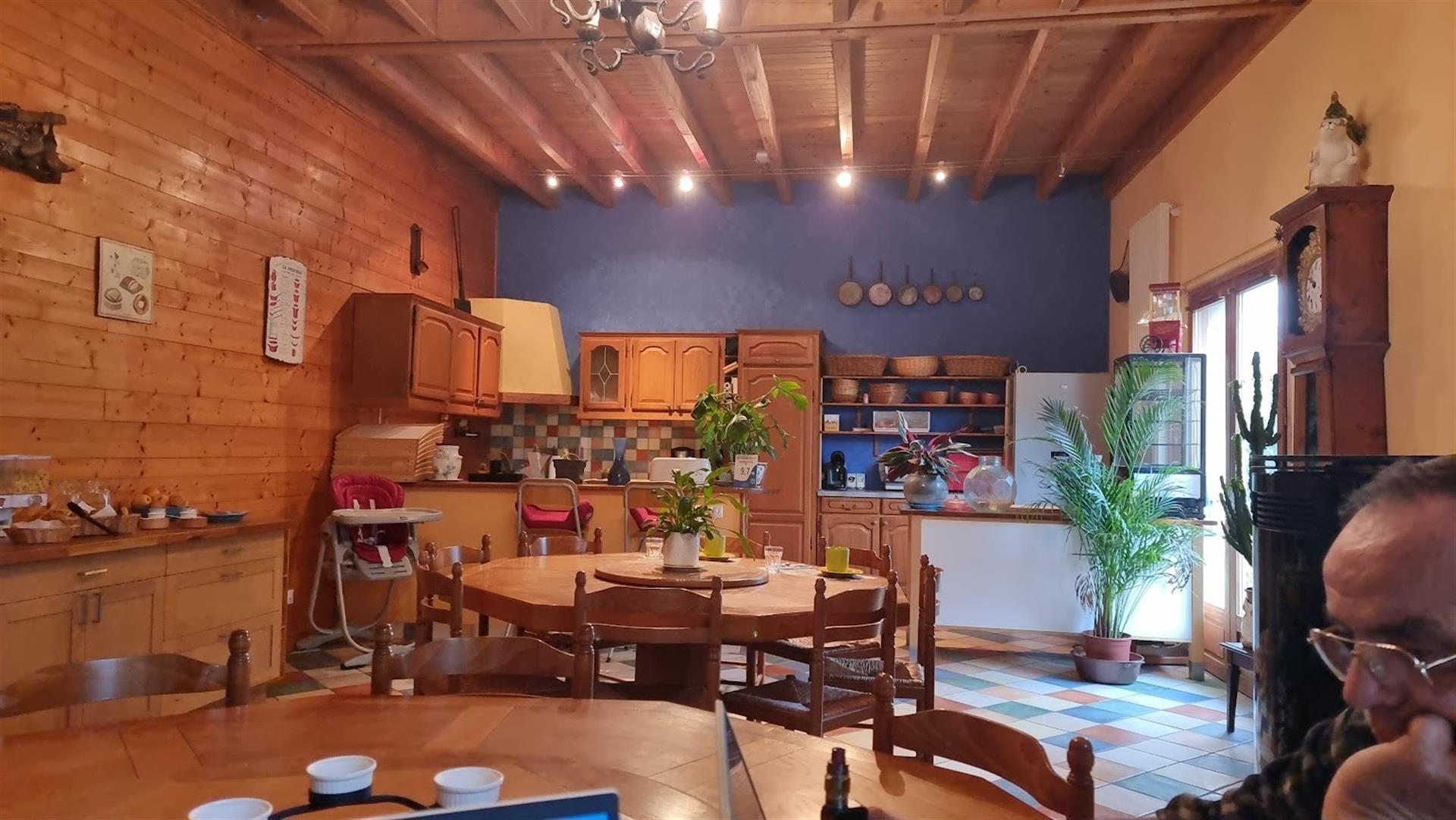 Magnífica casa de huéspedes con 2 apartamentos en la zona residencial de Besse en Chandesse/Sancy