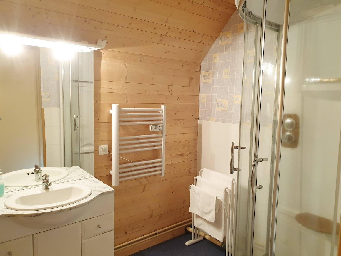 Magnífica casa de huéspedes con 2 apartamentos en la zona residencial de Besse en Chandesse/Sancy