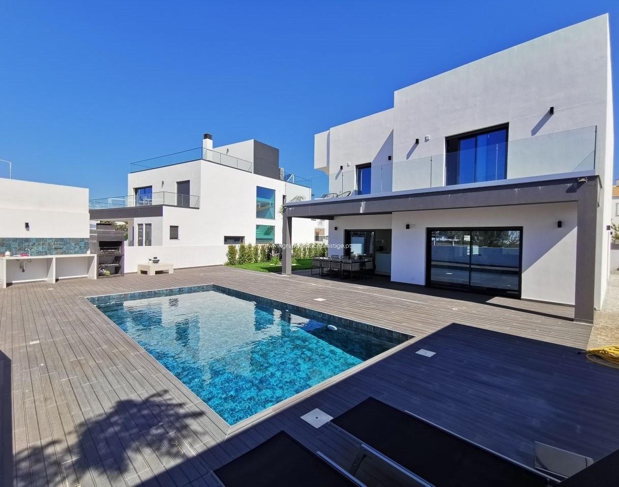 Detached house T3 Sell in Moncarapacho e Fuseta,Olhão