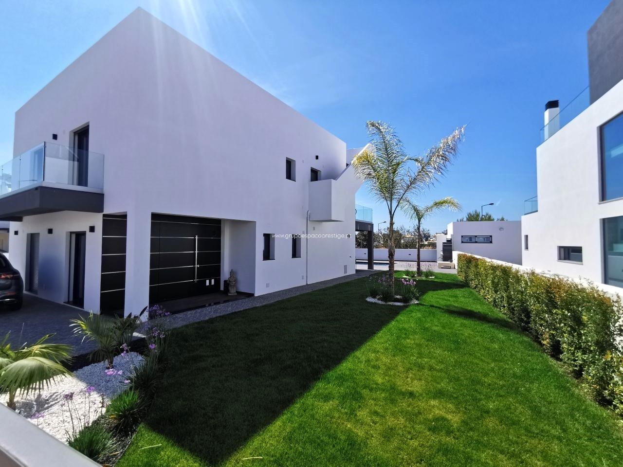 Detached house T3 Sell in Moncarapacho e Fuseta,Olhão