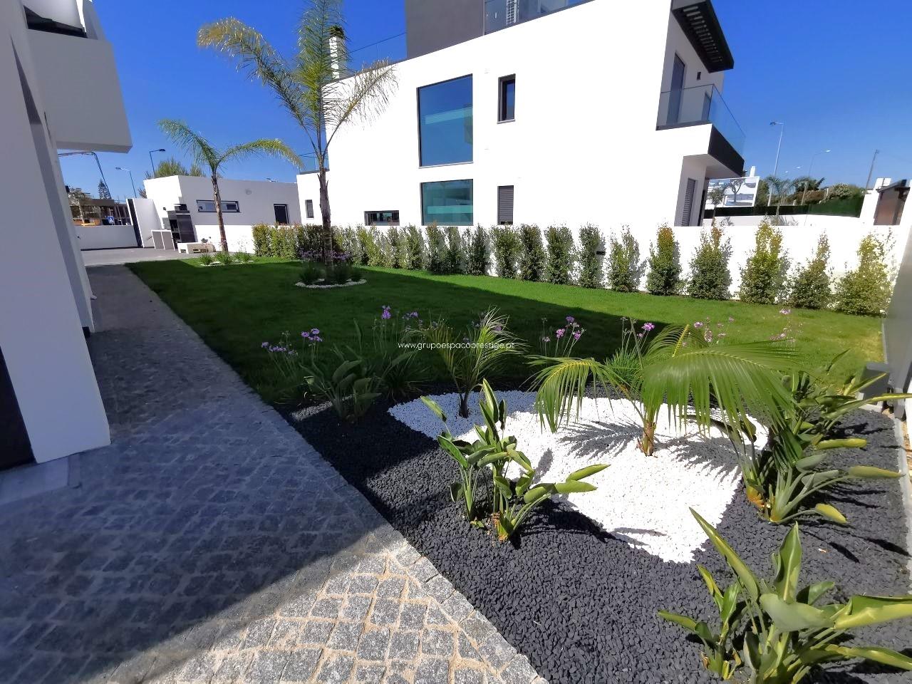 Detached house T3 Sell in Moncarapacho e Fuseta,Olhão