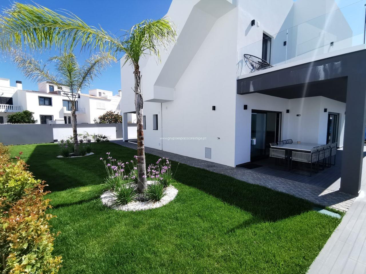 Detached house T3 Sell in Moncarapacho e Fuseta,Olhão